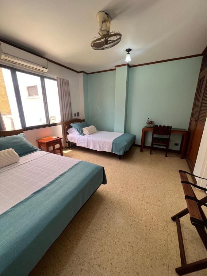 Hotel Caucasia Ngoại thất bức ảnh