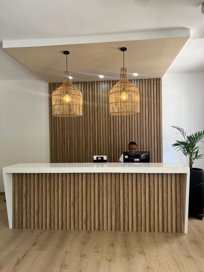 Hotel Caucasia Ngoại thất bức ảnh